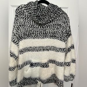 New Directions Studio Women’s Black and White Sweater